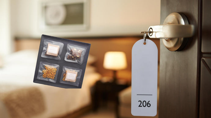 Detrás de Cámaras: Cómo Elegir los Snacks Promocionales Perfectos para tu Hotel